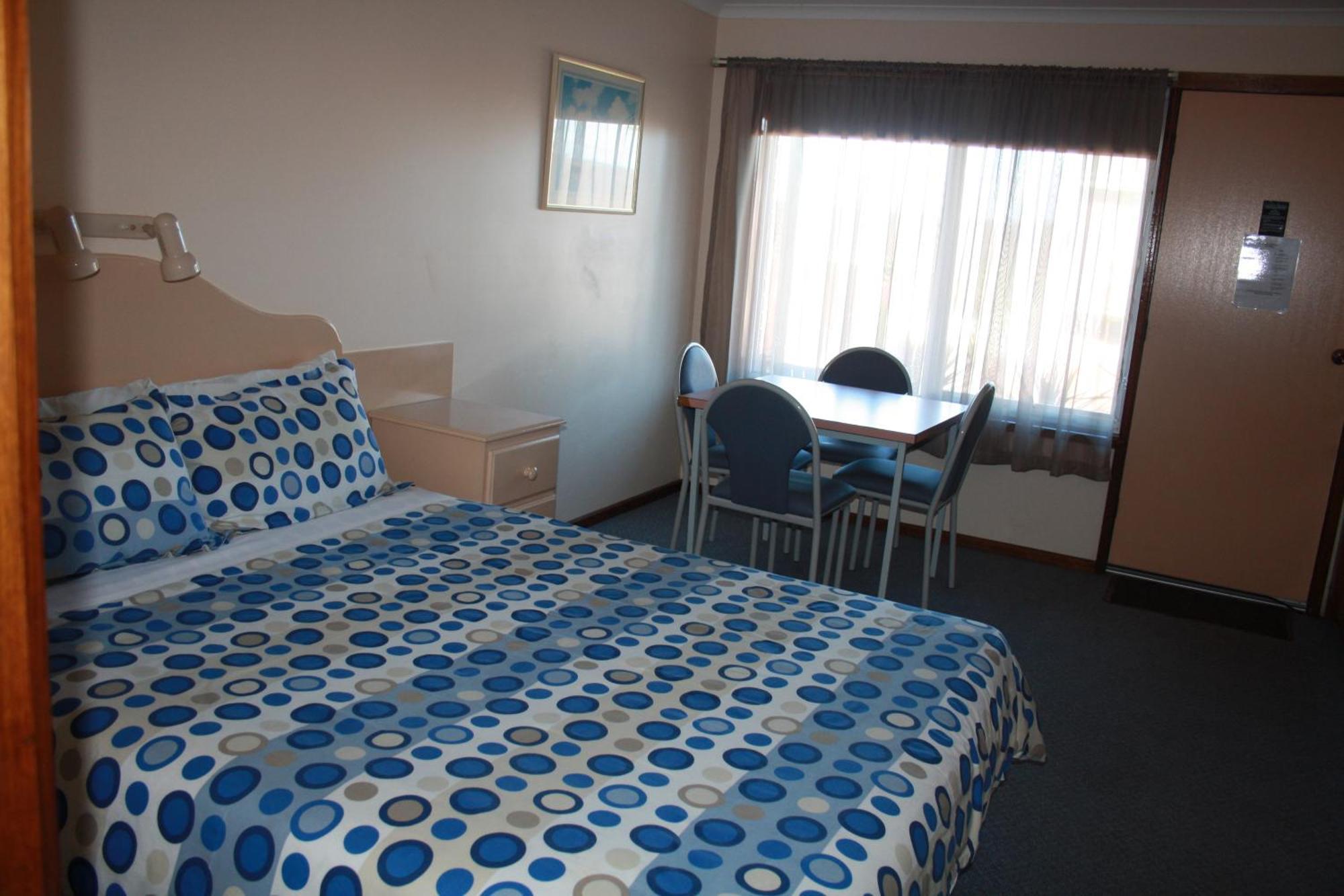 Raglan Motor Inn Варрнамбул Экстерьер фото