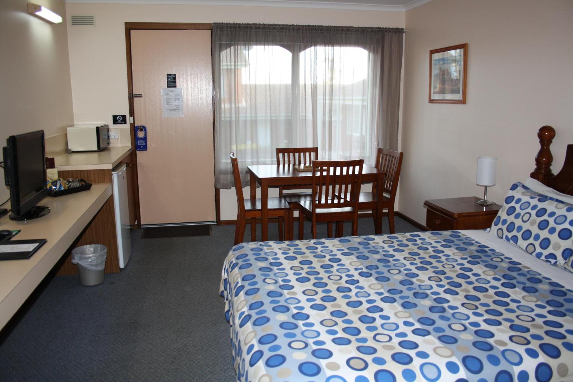 Raglan Motor Inn Варрнамбул Экстерьер фото